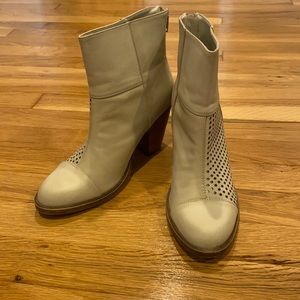 Diba off white boots size 6 womens